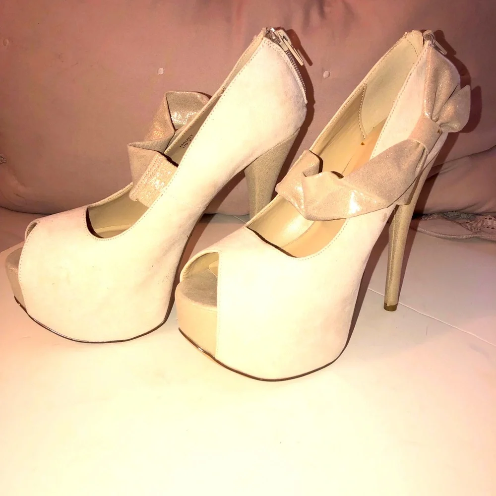 Elegant Cream & Gold Women's Platform PeepToe Pumps NWB